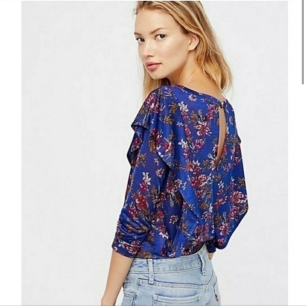 NWOT Free People size Medium Blue Floral Ruffle Keyhole‎ Blouse